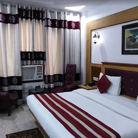 Tjs Royal Hotel Delhi  Exterior photo
