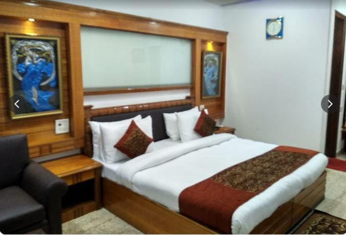 Tjs Royal Hotel Delhi  Exterior photo