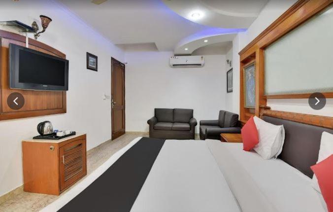 Tjs Royal Hotel Delhi  Exterior photo