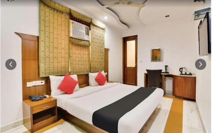 Tjs Royal Hotel Delhi  Exterior photo
