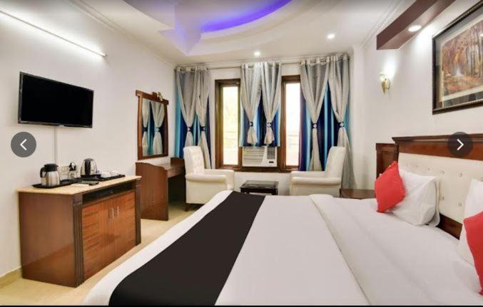 Tjs Royal Hotel Delhi  Exterior photo